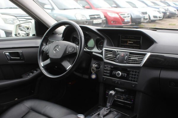 Mercedes-Benz E-класс, 2011 — изображение 12