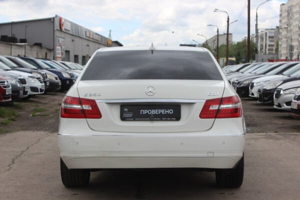 Mercedes-Benz E-класс, 2011 — изображение 5