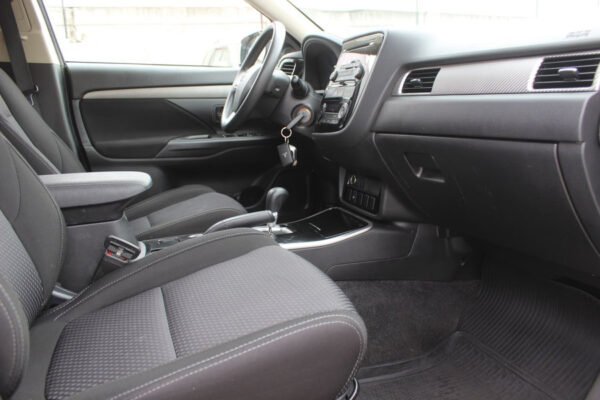 Mitsubishi Outlander, 2018 — изображение 9